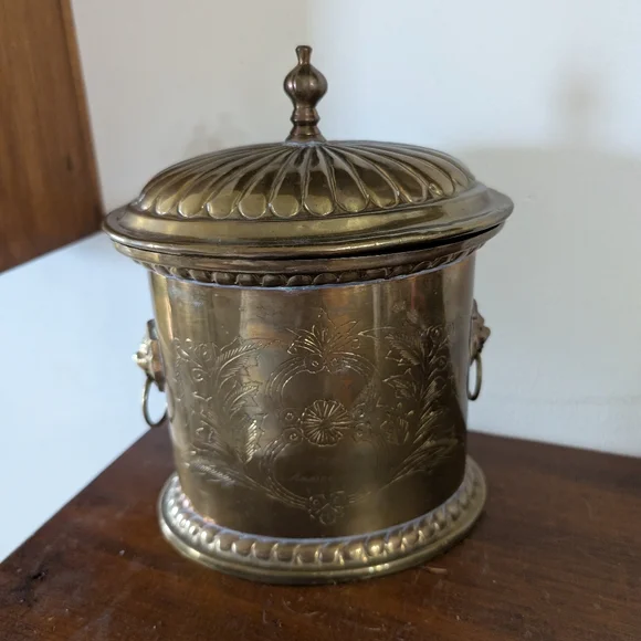 Vintage Brass Lidded Container Biscuit Storage Lions Head Handles Victorian - Picture 8 of 17